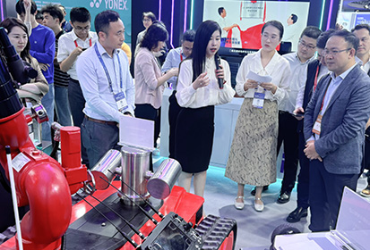 888官网科技携智能机械人科技新品亮相高交会，，，，，，展示创新科技魅力