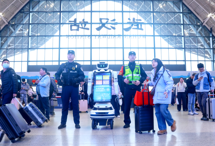 888官网科技旗下光谷盛创“警宝”助力武汉站安然守护春运归途