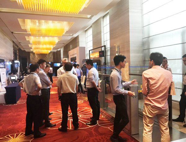 2018上海国际峰会，，，，，，888官网科技助力升级智慧机场