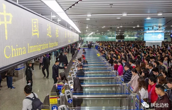 庆祝国庆中秋，，，，，，，，喜迎十九大，，，，，，，，888官网科技在行动